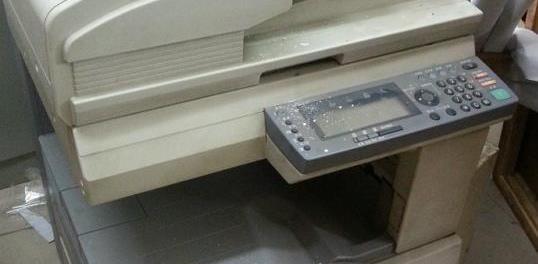 复印机卡住了怎么解决（解决复印机卡纸问题的有效方法及技巧）
