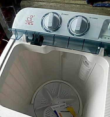 如何正确清洗洗衣机脱水桶（简单几步）