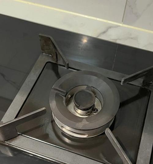 解决油烟机油泥困扰的高效清洗方法（让你的油烟机焕然一新）