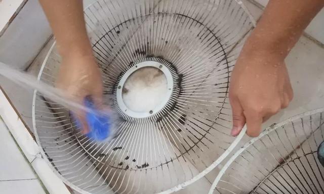 冰柜风扇嗡嗡声问题解决指南（消除冰柜风扇嗡嗡声的有效方法及）