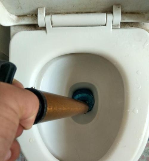 直冲式马桶冲水慢无力没漩涡解决方案（优化家庭卫生设备）