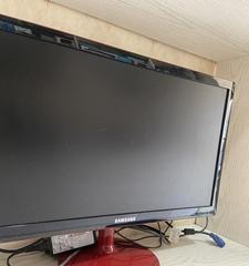 电脑显示器出现竖杠问题的解决方法（排除竖杠问题）