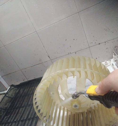 如何正确清洗油烟机漏斗（掌握正确清洗方法）