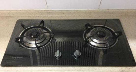 燃气灶打火器持续响声的原因及解决方法（燃气灶打火器响声持续不断）