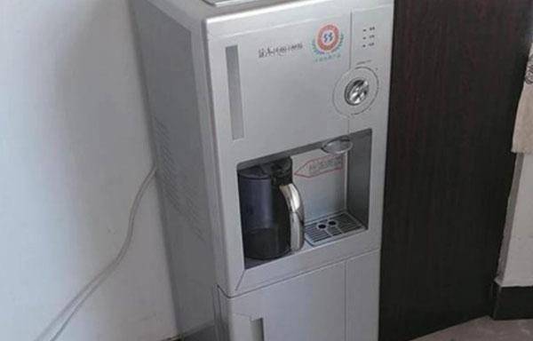 饮水机保险丝断了的原因及解决方法（保险丝断裂可能导致饮水机无法工作）