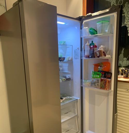 如何去除冰箱冷冻室异味（简单又有效的清除方法）