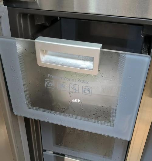 冷藏室积水问题的应对措施（保持冷藏室清洁干燥）