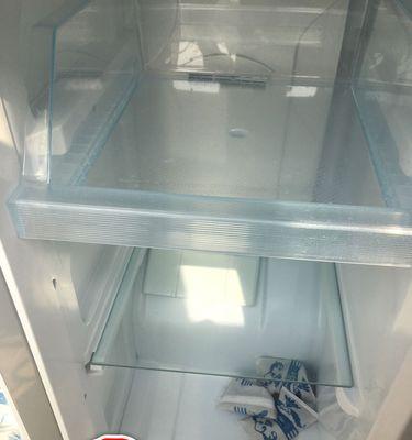 如何拆下冰箱胶条清洗（轻松清洁冰箱胶条的方法）