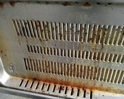 使用清洗机彻底清洗抽油烟机（简化清洗流程）