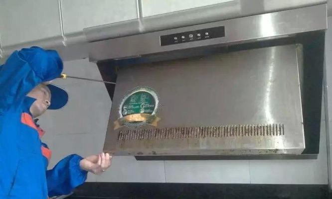 如何正确清洗杭州标准化油烟机（轻松掌握杭州标准化油烟机清洗的技巧）