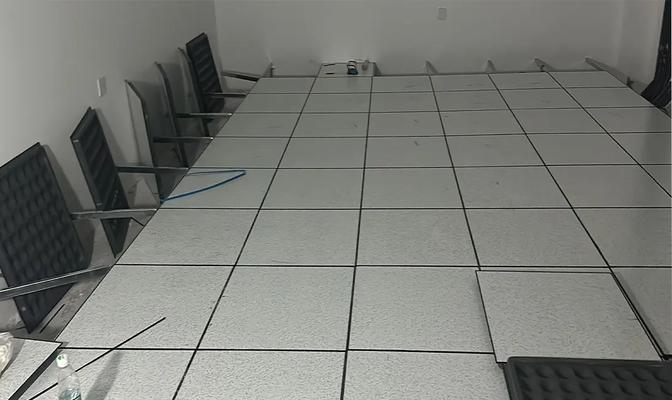 防静电地板价格多少钱一平？如何选择合适的防静电地板？