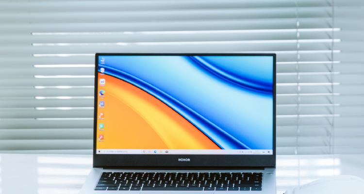荣耀MagicBook15评测怎么样？3299元值得购买吗？