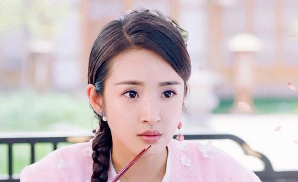 适合学生使用的笔记本电脑有哪些特点？如何选择最合适的型号？