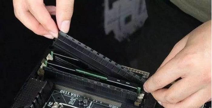 电脑内存条如何清洁而不使用橡皮？