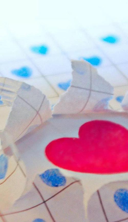 如何在小孩拍照时用手机添加爱心图案？
