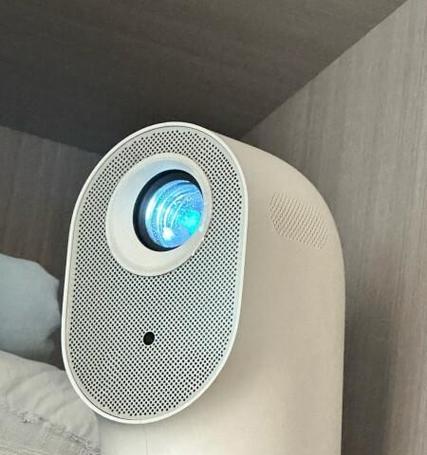小明投影仪画屏功能如何使用？操作指南是什么？