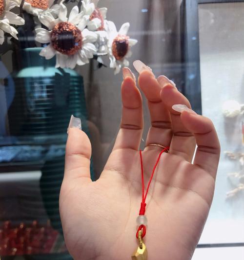 如何使用随身挂件相机进行手机拍照？