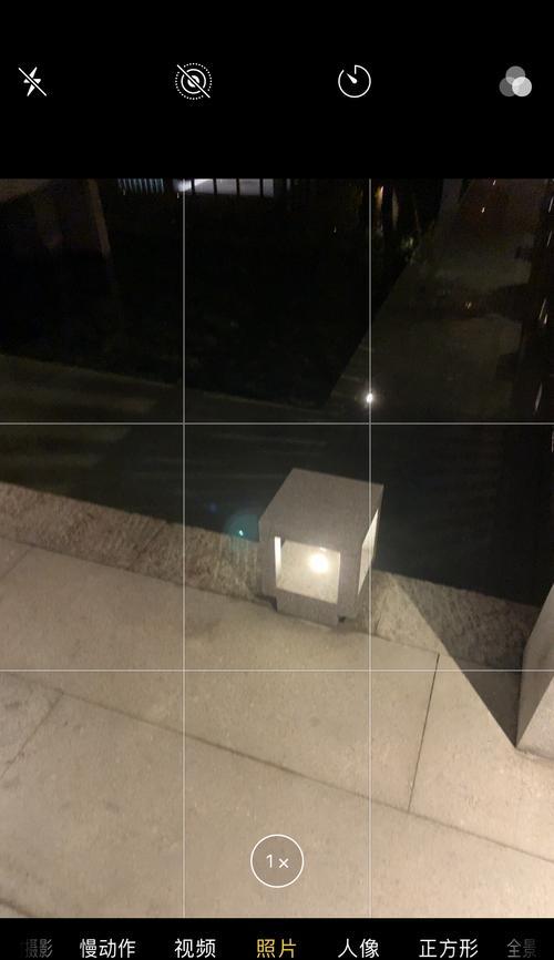 苹果手机白天拍照出现光点的原因是什么？