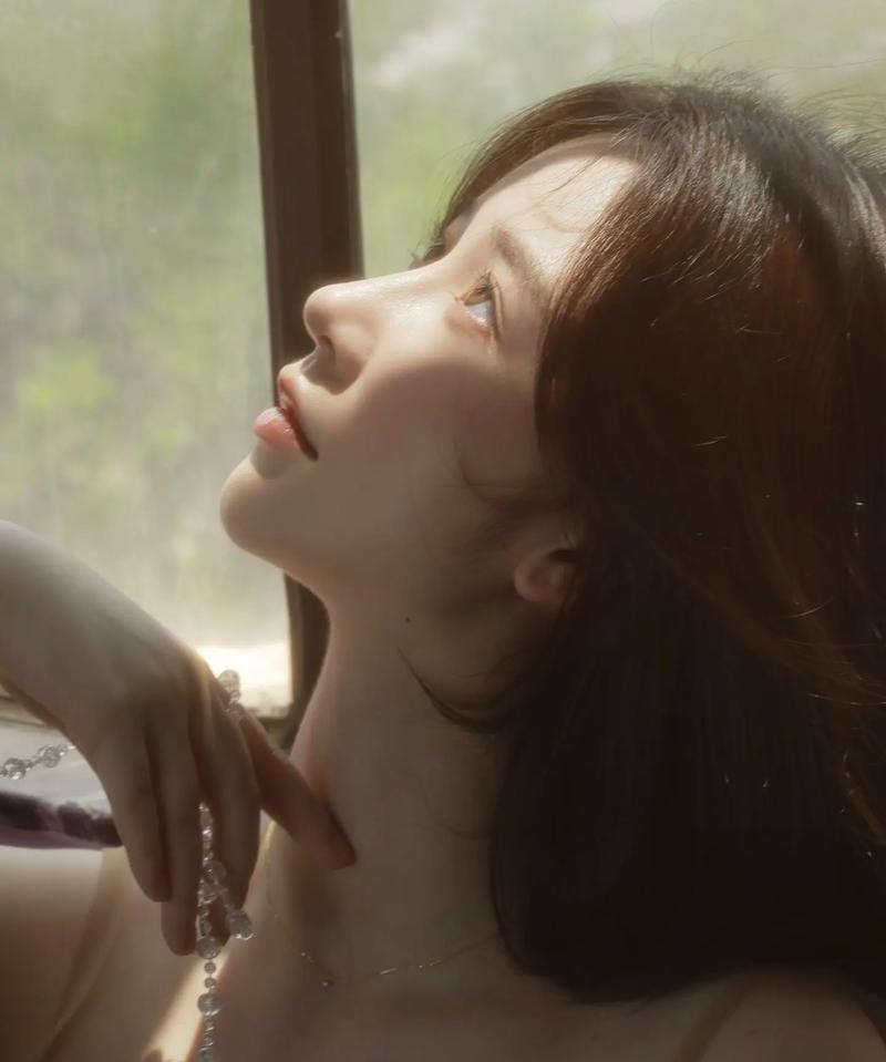 拍照时如何用手机遮住眼睛？遮住眼睛后效果如何？
