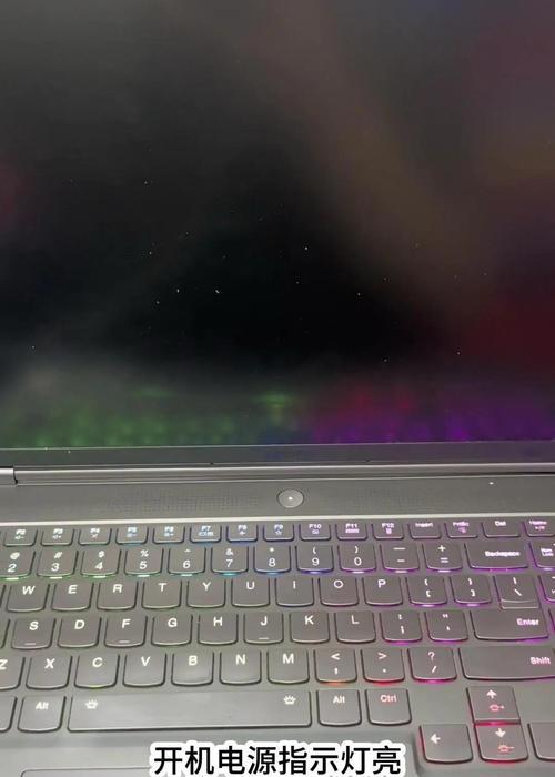 电脑屏幕亮红灯黑屏是什么问题？