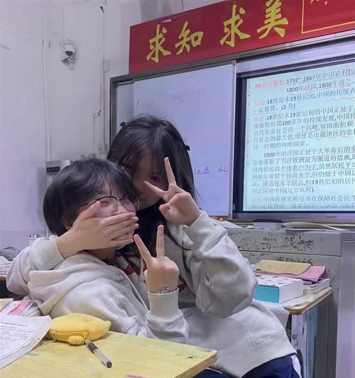 手机拍照两个人怎么自拍？