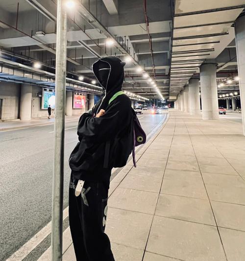 街头拍照时手机曝光过度如何调整？