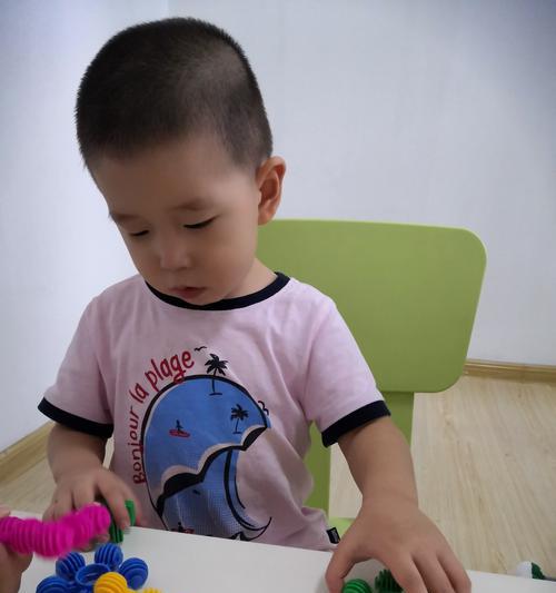 波比儿童照相机如何与手机配合使用？拍照步骤是什么？