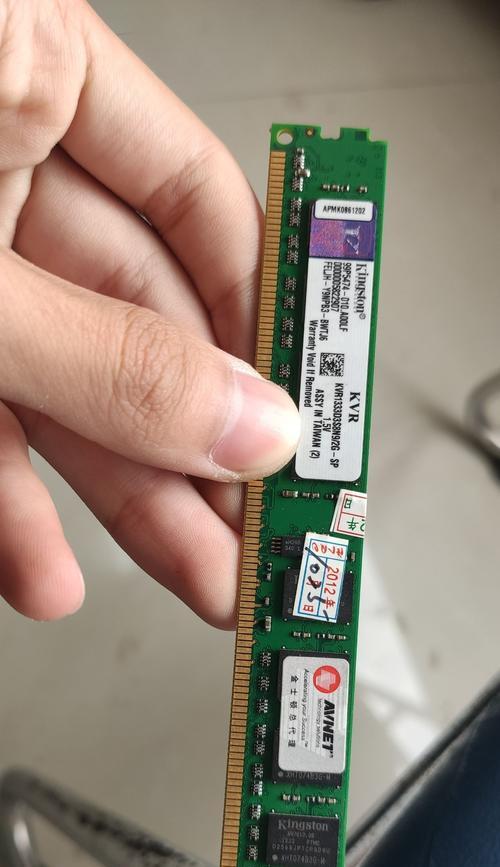 如何查询电脑内存条的具体型号？