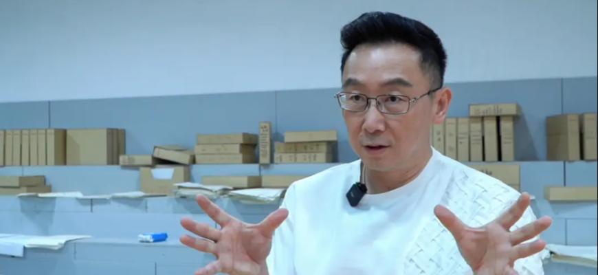 导演怎么拿手机拍照的图片？专业技巧有哪些？