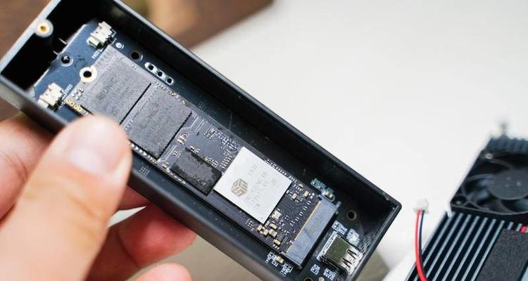 移动硬盘弹簧数据线使用教程？数据线损坏如何更换？
