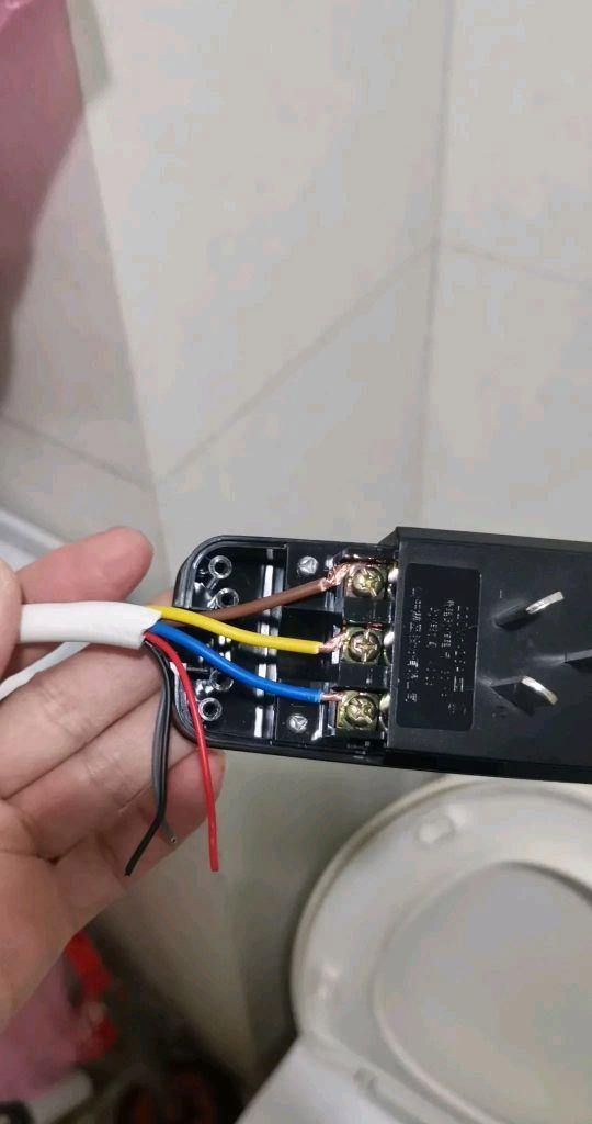 海尔热水器jh7需要哪种插座？如何正确选择？