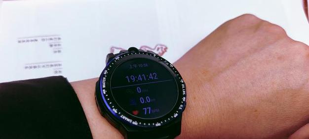 铁表带智能手表的名称是什么？它有什么特别功能？