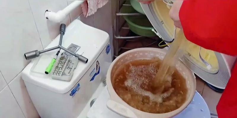 热水器侧边漏黑水是什么原因？如何处理这种情况？