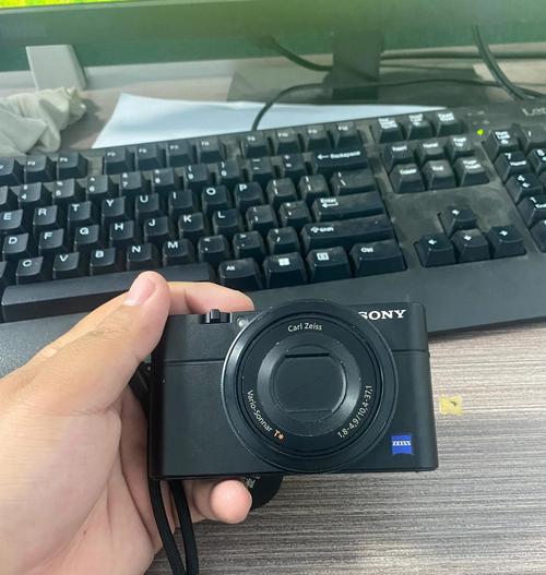 索尼相机按键脱落如何修复？需要更换配件吗？