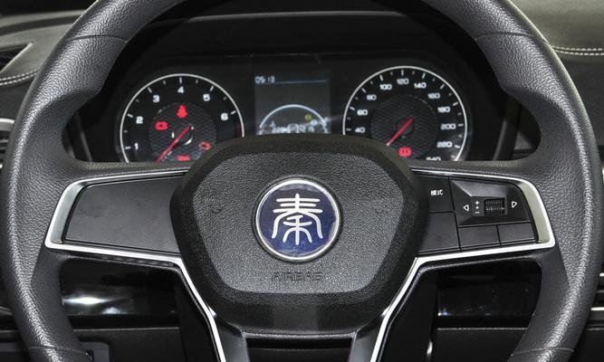 秦l拔充电器怎么操作？操作不当会有危险吗？