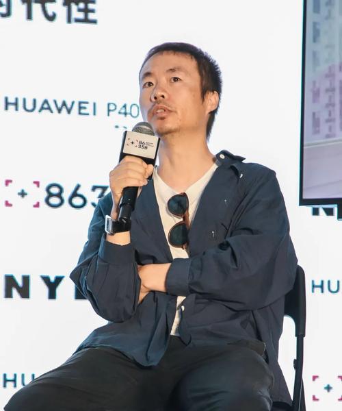 澎湃系统相机电影镜头调整方法是什么？