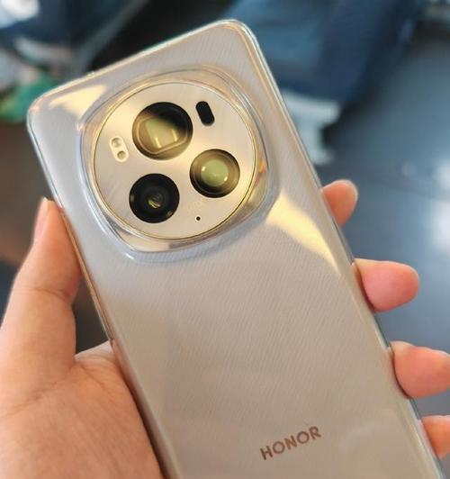 手机三个摄像头的梗是什么意思？有何特别之处？
