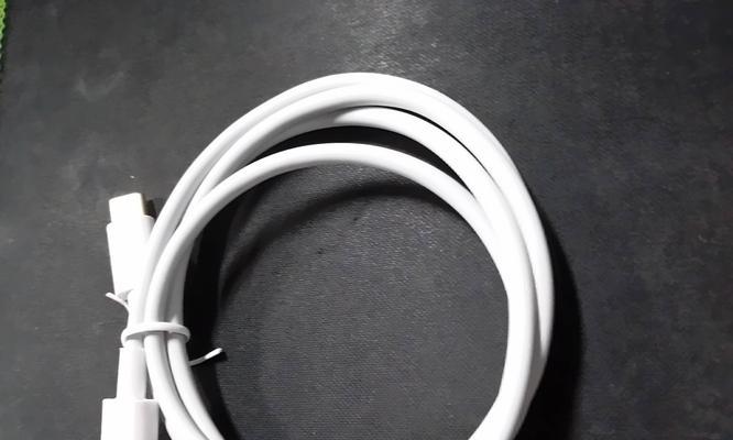 魅特40e手机充电器功率是多少？是否支持快充？