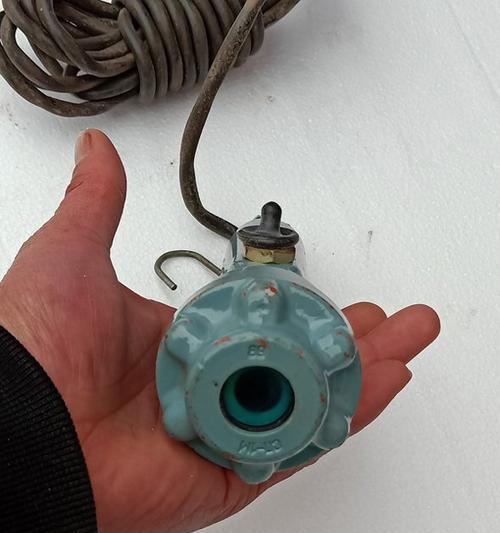 苏联充电器充满电后灯是什么颜色？