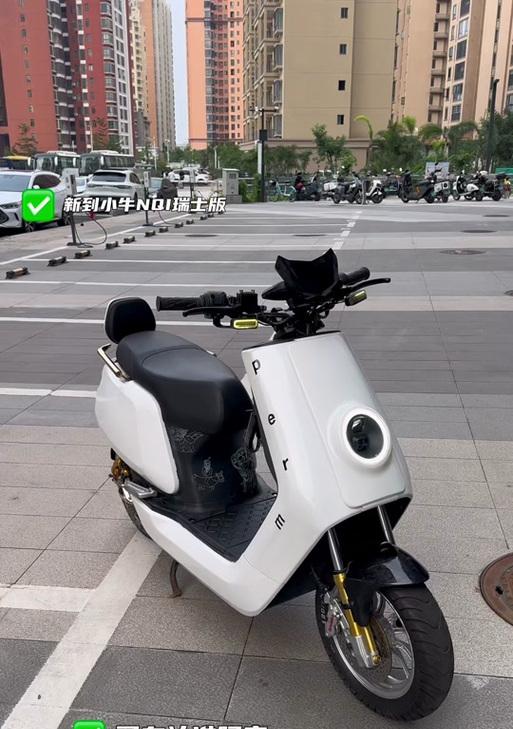 小牛充电器指示灯颜色代表什么？