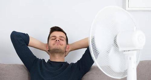 晚上电风扇对着头吹会有什么影响？是否安全？