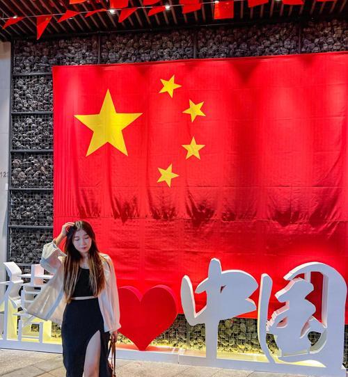 红色大摄像头手机的使用方法是什么？有哪些特殊功能？