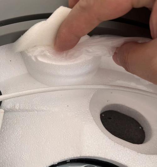 热水器下面的塑料头是什么？如何正确处理？