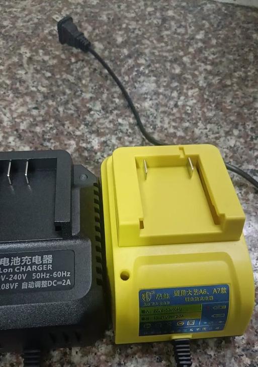 指示红灯充电器的正确名称是什么？