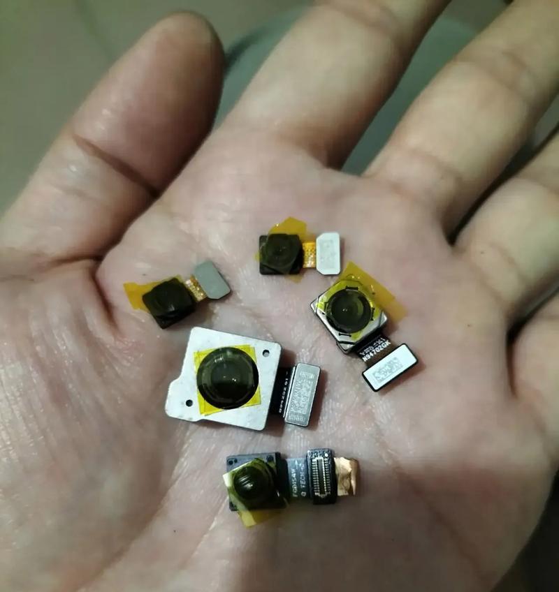手机前置摄像头模糊了怎么办？拆开后如何正确清理？