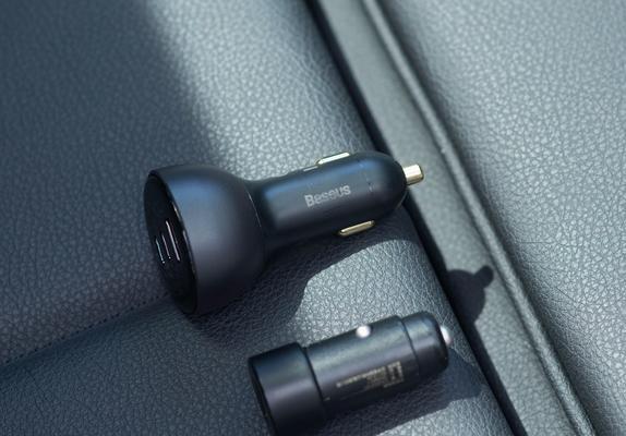 车载悬浮充电器使用方法是什么？使用中应注意什么？