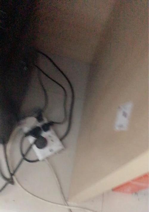 小米多孔充电器插头拔不出怎么办？