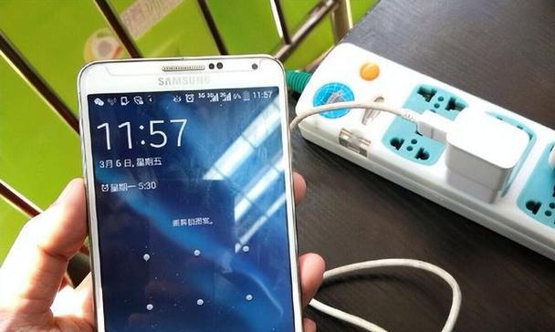 老年手机电池英特莱安装步骤？