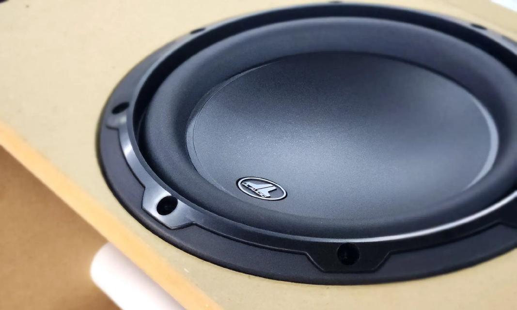 水桶低音炮箱体的拆解方法是什么？拆卸时应该注意什么？