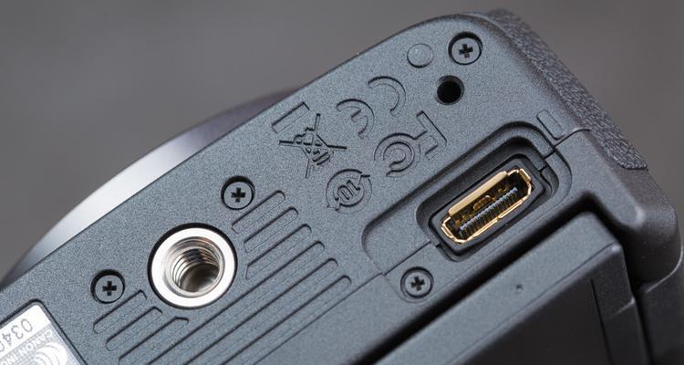 数码相机橡胶盖打开方法是什么？